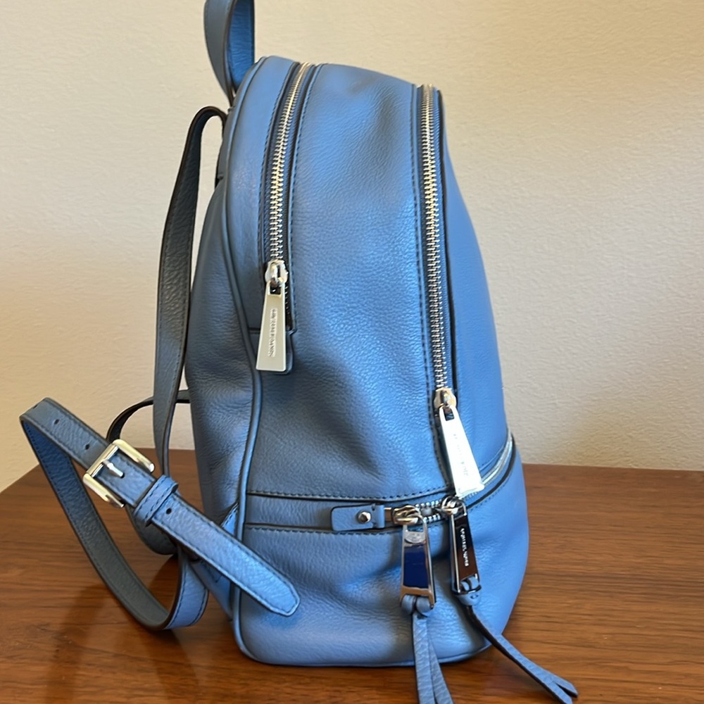 EUC Michael Kors Rhea Medium pebbled leather blue Backpack - Picture 6 of 11